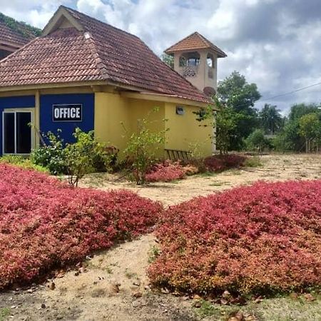 Iz Village Kampung Kuala Besut Екстериор снимка