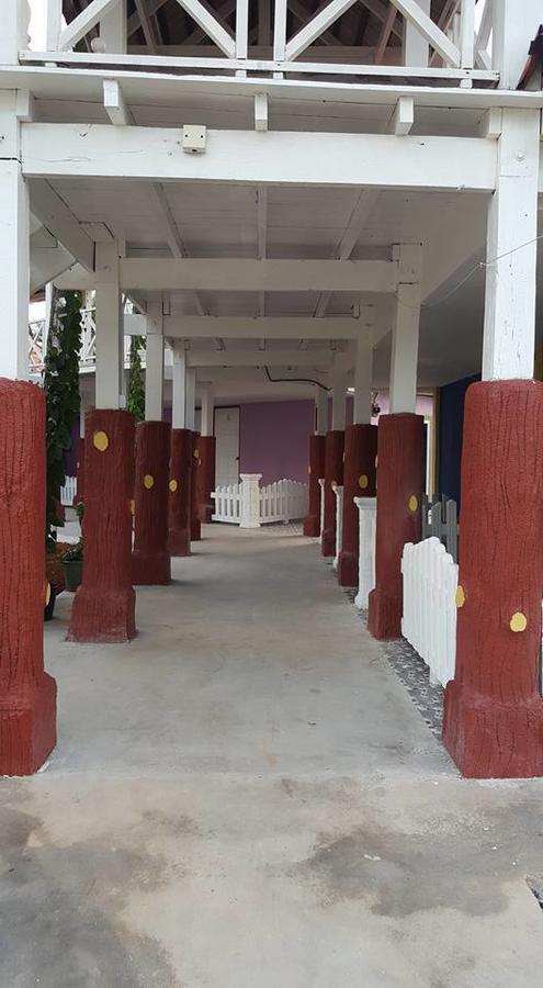 Iz Village Kampung Kuala Besut Екстериор снимка